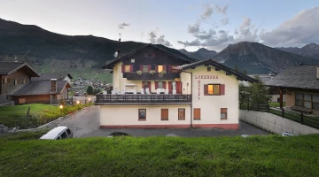 Hotel with solarium terrace and outdoor parking
