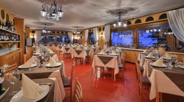 Restaurant hall