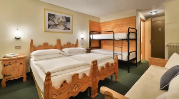 Quadruple room with bunk beds
