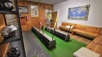 Ski storage