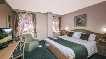 Room with double bed