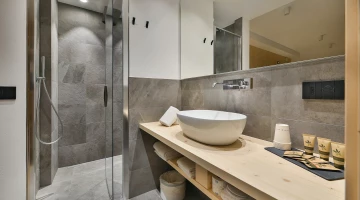 Bathroom with shower box