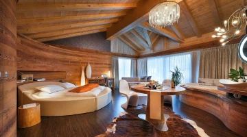 Suite with living area and furnished balcony