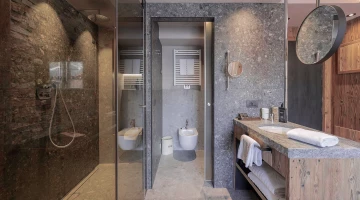 Private bathroom with shower box