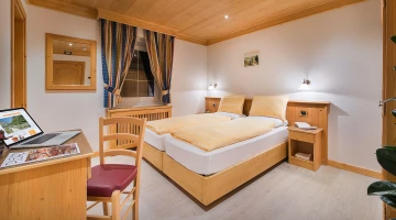 Double room with desk