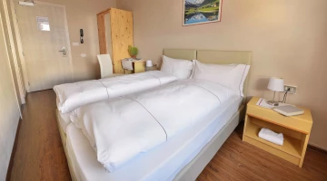 Room with double bed
