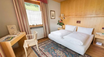Room with double bed