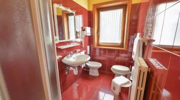 Private facilities with shower box