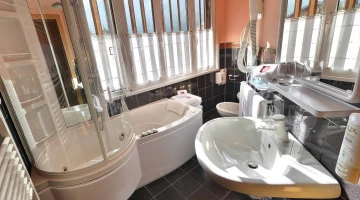 Bathroom with Jacuzzi