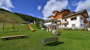Garden with play area