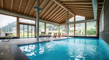Heated pool with hydromassage