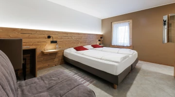 Double bedroom with armchair