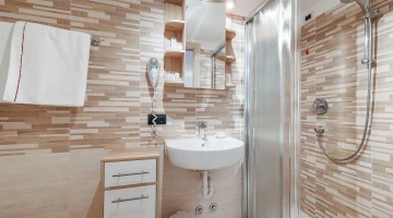 Private facilities with shower box