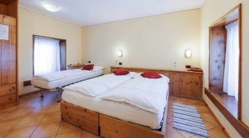 Room with 3 beds