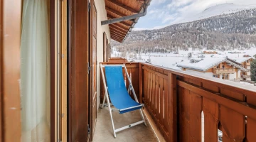 Room with furnished balcony