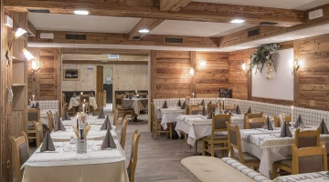 Restaurant hall 