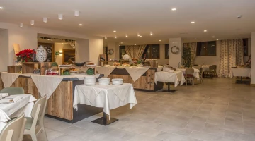 Restaurant hall