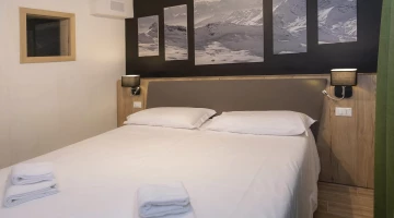 Room with double bed