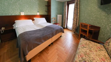 Double room with sofa