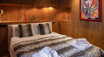 Double bedroom in communicating solution