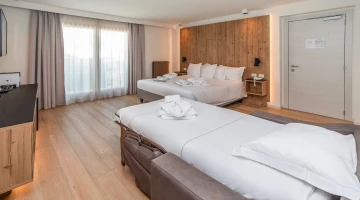 Dreibettzimmer mit Balkon