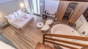 Familienzimmer mit Loft und Badewanne