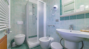 Private facilities with shower box