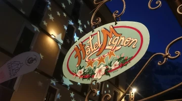 Insegna hotel