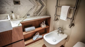 Bathroom with towel set and courtesy kit