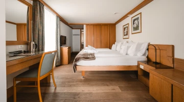 Junior Suite mit TV und Schreibtisch