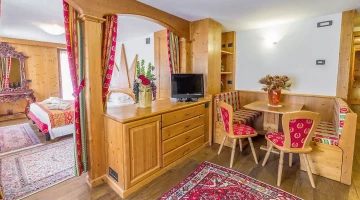 Dettaglio arredi in junior suite