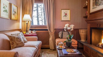 Chambre avec salon et cheminée