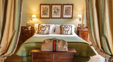 Chambre avec mobilier de style alpin