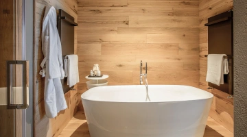 Détail de la baignoire dans la salle de bain privée