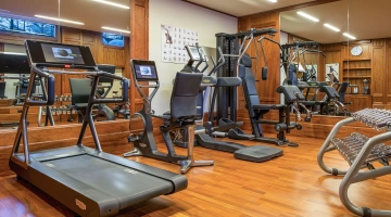Salle de sport avec équipements Technogym