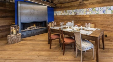 Dettaglio di tavolo in sala ristorante