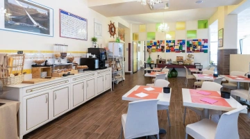 Frühstücksraum mit Buffet