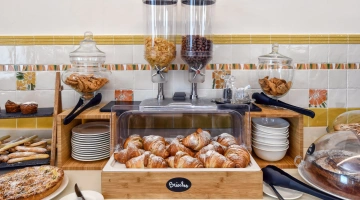 Hausgemachte Desserts am Frühstücksbuffet