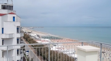 Vue sur la mer depuis la terrasse