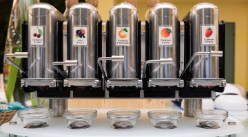 Distributeur de confitures au buffet du petit déjeuner