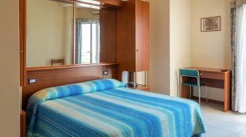 Chambre avec lit double