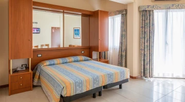 Détail de l&#39;ameublement de la chambre double