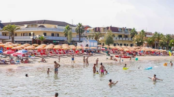 Vista dell'hotel dalla spiaggia