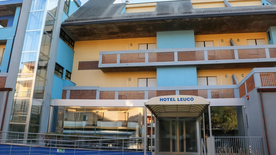 Facciata dell'hotel e ingresso