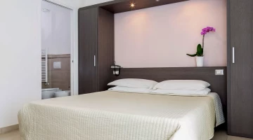 Stanza con letto matrimoniale