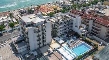Vue aérienne de la propriété avec piscine