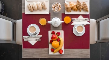 Frühstück am Tisch