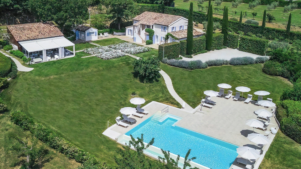 Hotel mit Swimmingpool und Privatpark