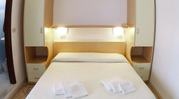 Double bed with courtesy set