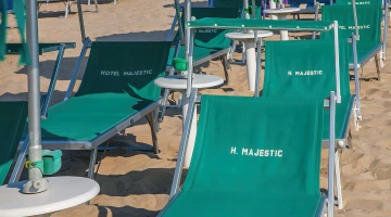 Dettaglio lettini in spiaggia privata